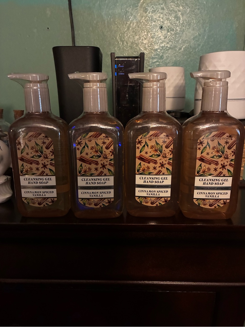 Bath & Body Works Cinnamon Spiced Vanilla Hand Soap - Amber Brown Gel (4 Pack)